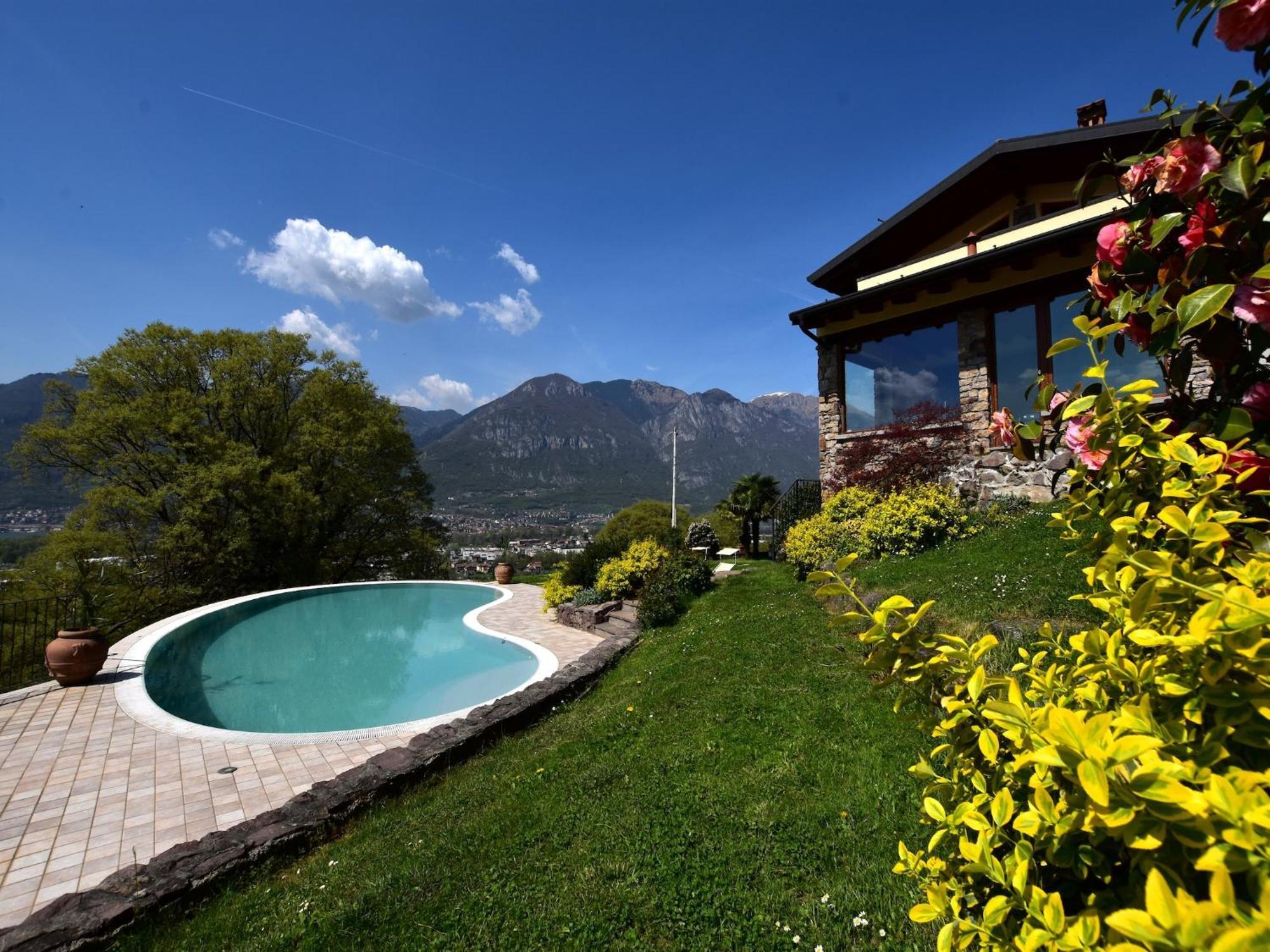 Villa In Pisogne With Pool Garden And Lake View ภายนอก รูปภาพ