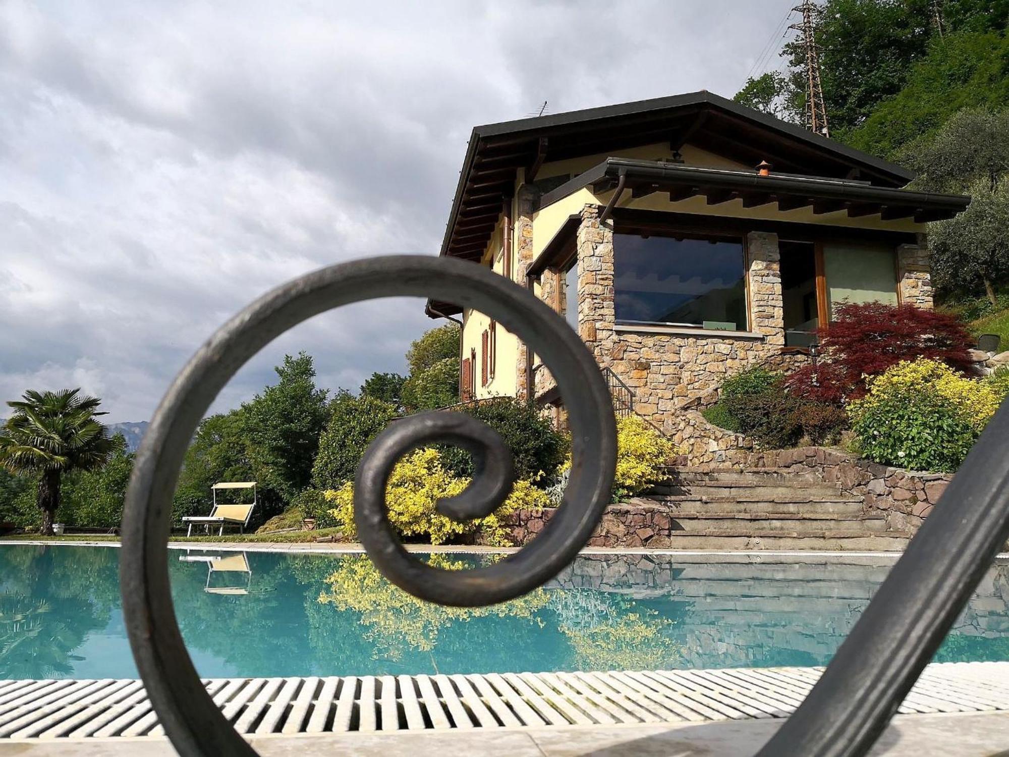 Villa In Pisogne With Pool Garden And Lake View ภายนอก รูปภาพ