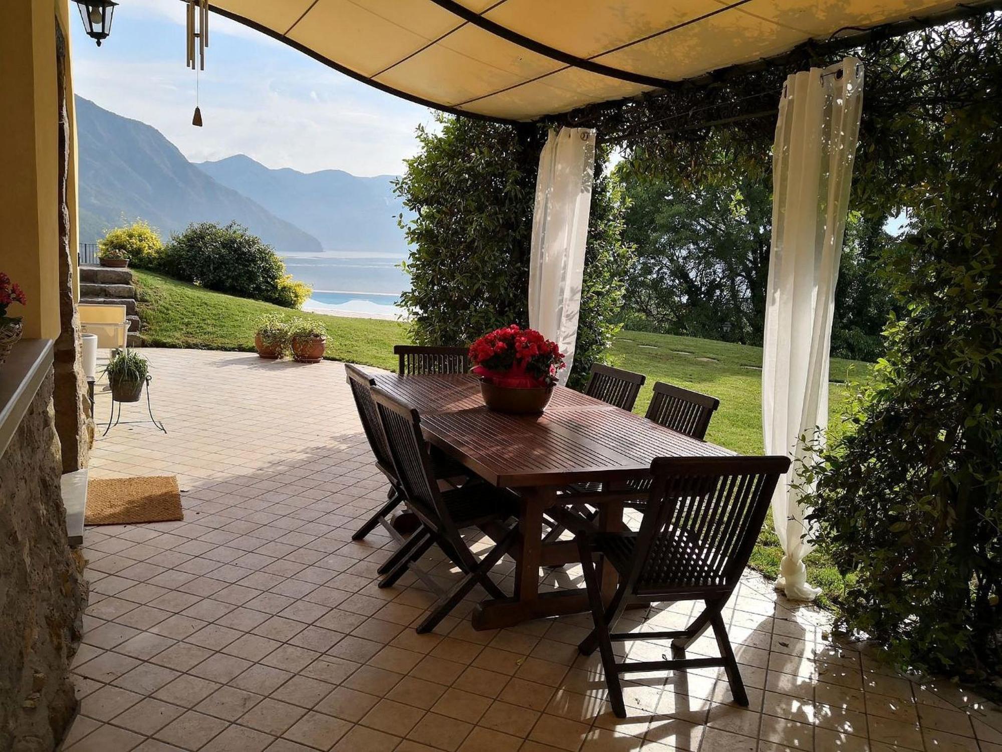 Villa In Pisogne With Pool Garden And Lake View ภายนอก รูปภาพ