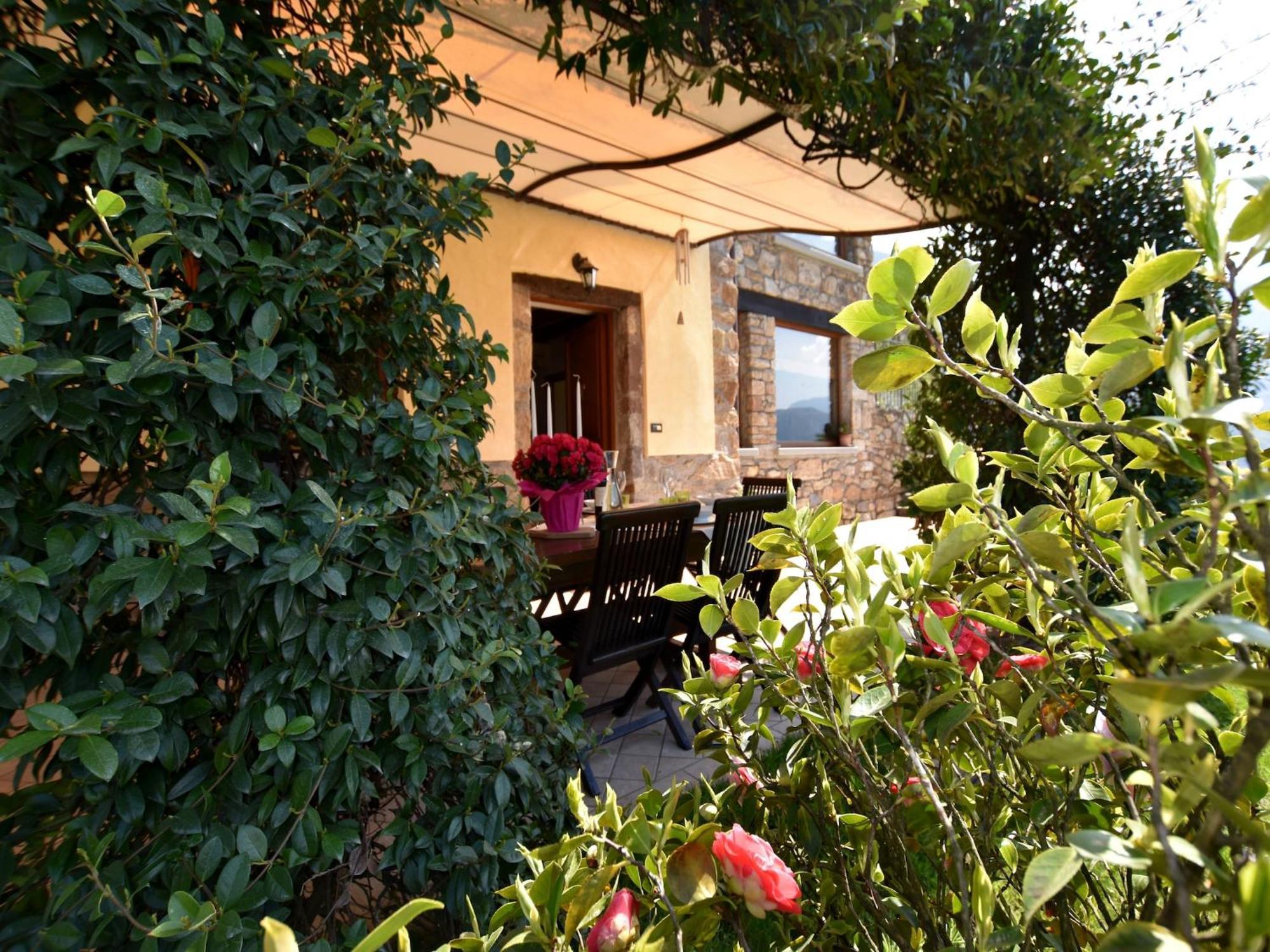 Villa In Pisogne With Pool Garden And Lake View ภายนอก รูปภาพ