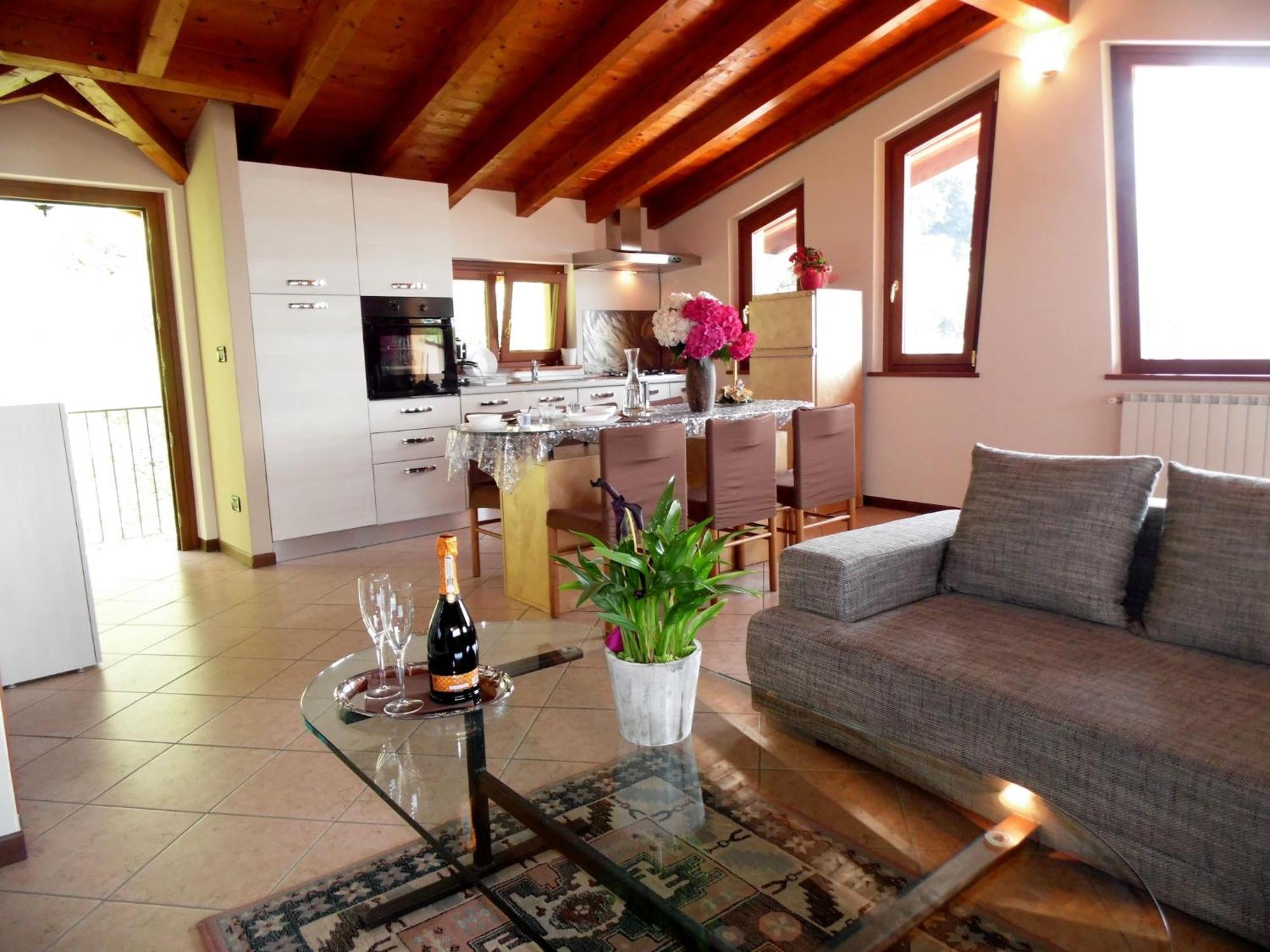 Villa In Pisogne With Pool Garden And Lake View ภายนอก รูปภาพ
