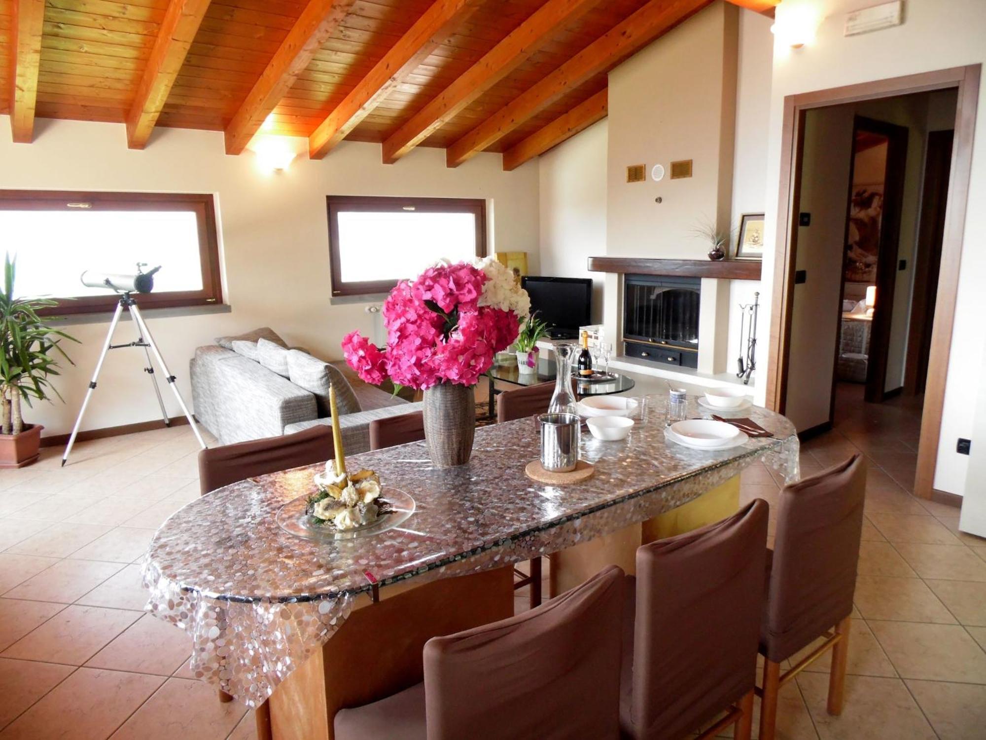 Villa In Pisogne With Pool Garden And Lake View ภายนอก รูปภาพ