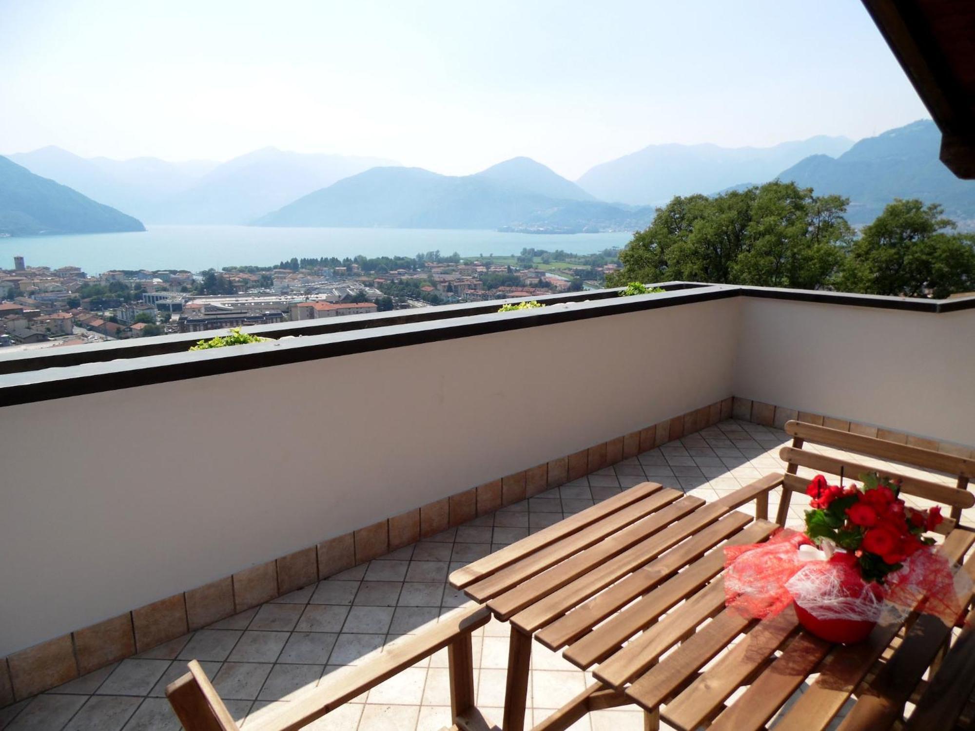 Villa In Pisogne With Pool Garden And Lake View ภายนอก รูปภาพ