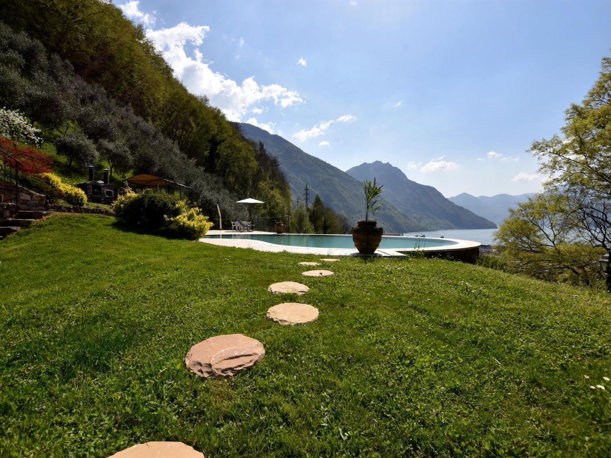 Villa In Pisogne With Pool Garden And Lake View ภายนอก รูปภาพ