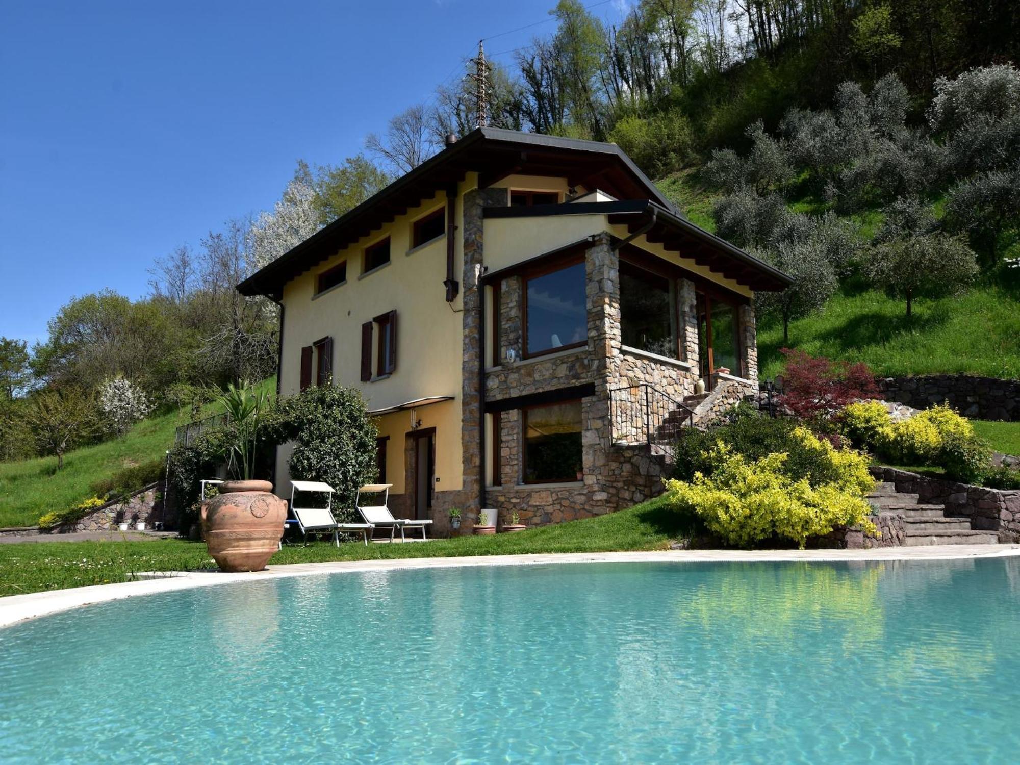 Villa In Pisogne With Pool Garden And Lake View ภายนอก รูปภาพ