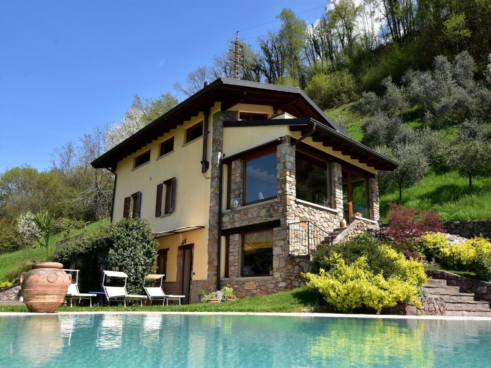 Villa In Pisogne With Pool Garden And Lake View ภายนอก รูปภาพ