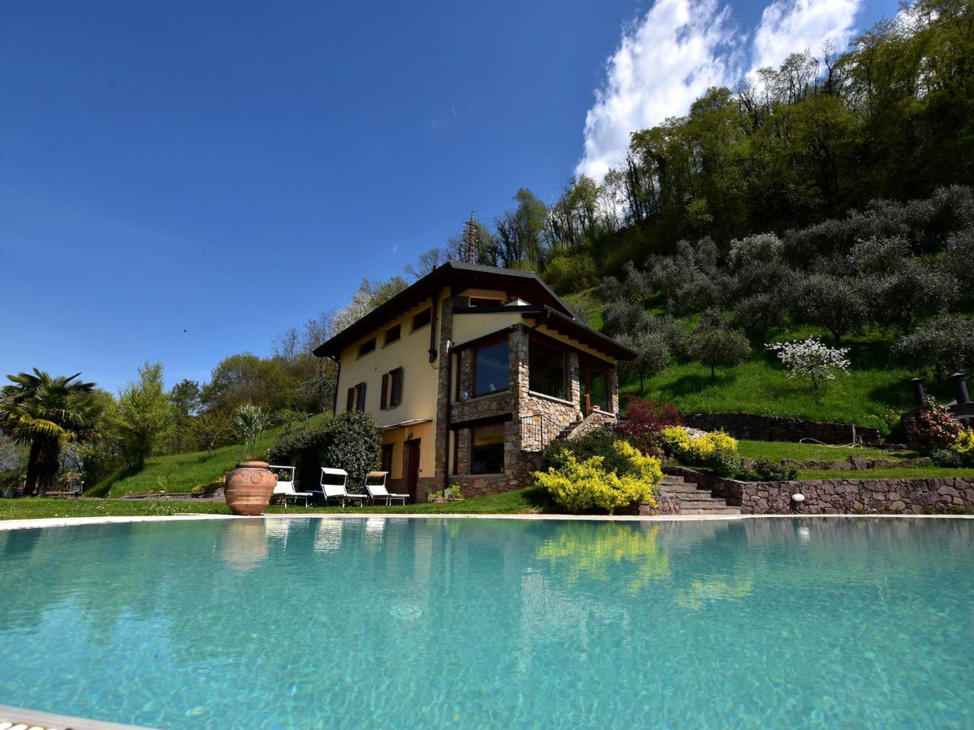 Villa In Pisogne With Pool Garden And Lake View ภายนอก รูปภาพ